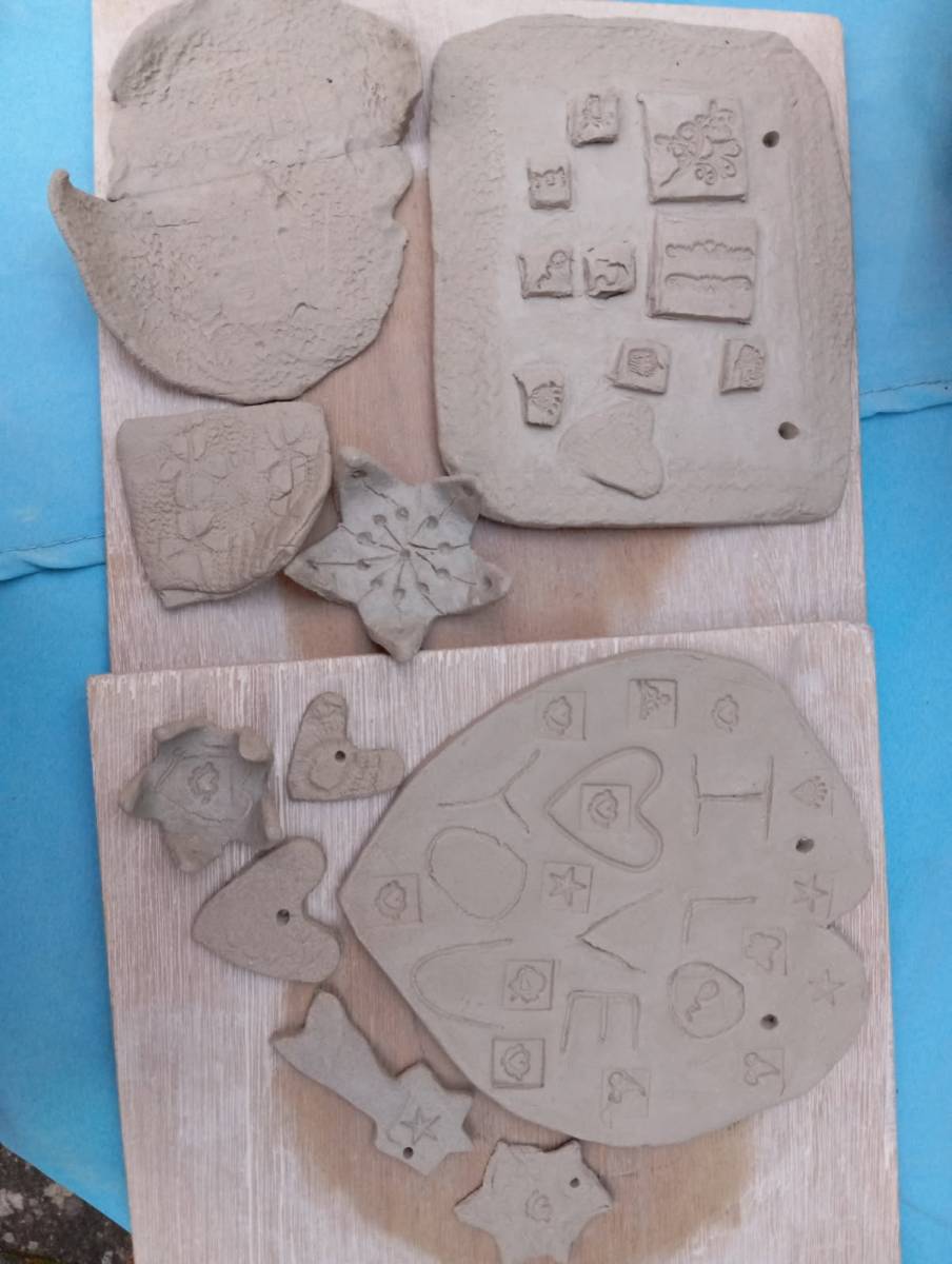 Tableaux et petits objets pour pendentifs ou décors de table.